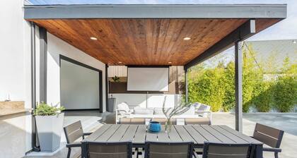 Designer House in Pasadena with Outdoor Kitchen & King Bed & AC