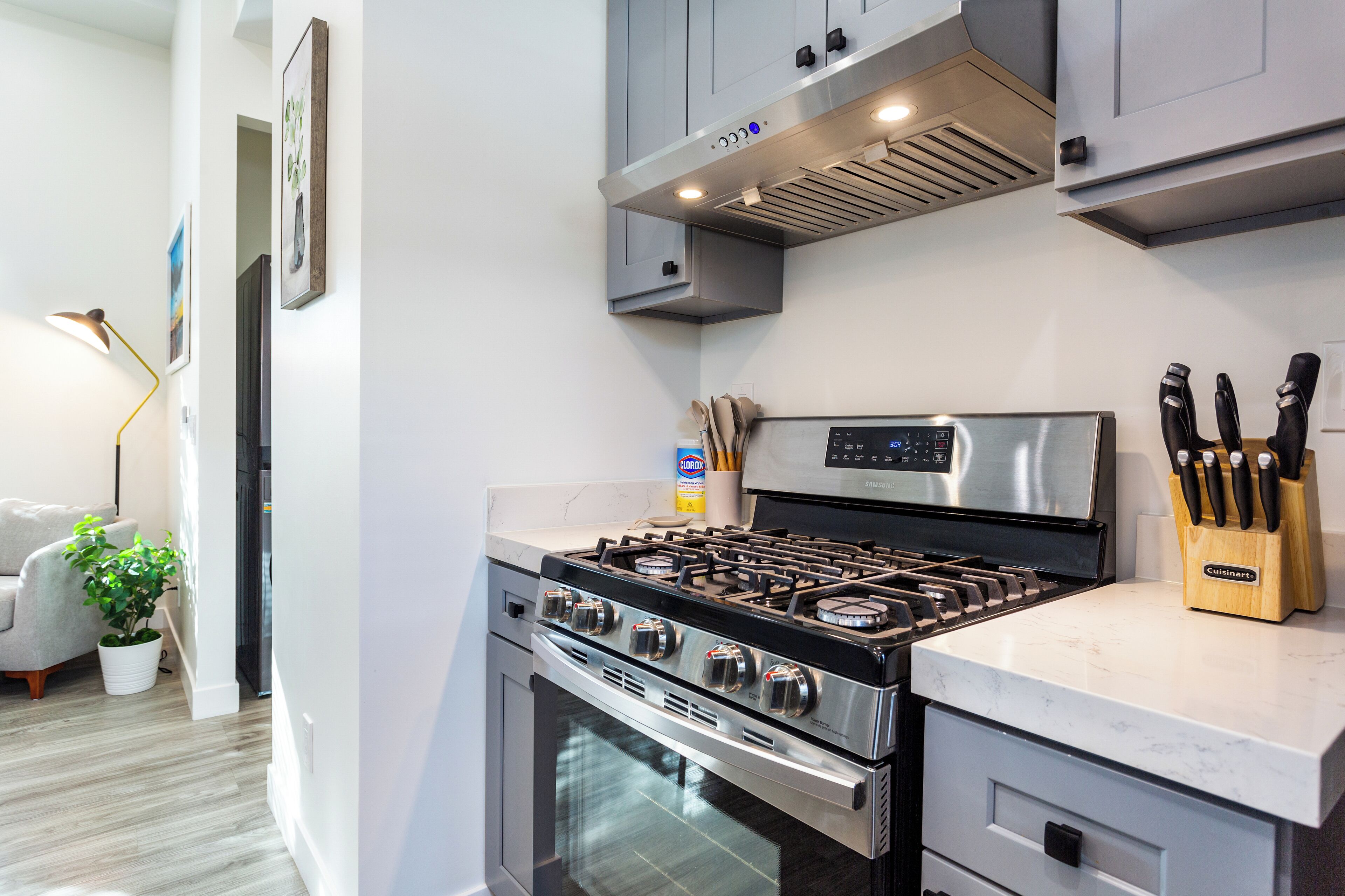 Refrigerador, microondas, horno y parrilla de estufa 