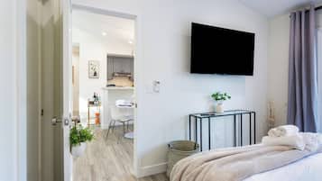 2 habitaciones, tabla de planchar con plancha, cuna de viaje y wifi