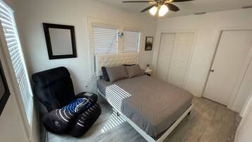 2 habitaciones, cuna de viaje, wifi gratis y ropa de cama