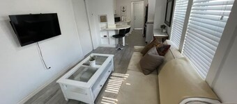 Peaceful 2-bedroom Clearwater house with AC & fenced in Backyard!