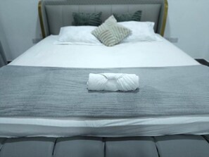 1 bedroom, internet, bed sheets