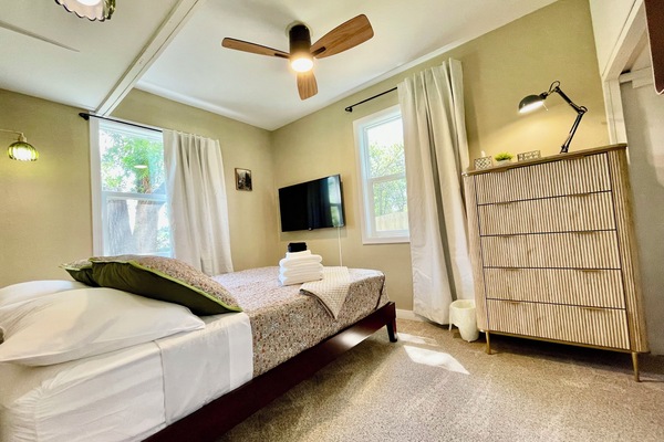 2 dormitoris, planxa i posts de planxar, wifi i roba de llit