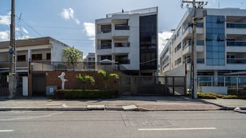 Basic Apartment | Exterior