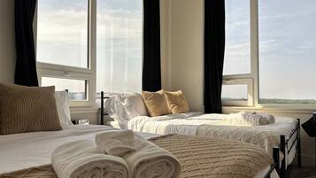 3 bedrooms, desk, iron/ironing board, free WiFi