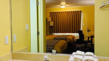 Standard Double Room, 2 Queen Beds | Bathroom sink