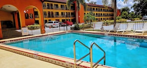 Piscine extérieure
