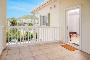 豪華公寓客房, 山景 | 露台/庭院