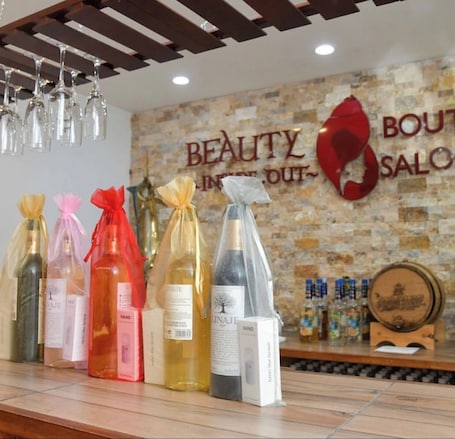 Couples treatment rooms, sauna, body treatments, aromatherapy. St. Kitts Castle Premium Suites