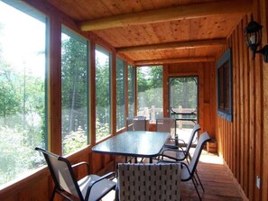 Dining - Chalet L'Âtre ~LAC and SPA, 10 min. Ski Val St-Côme~ (Saint-Cã´Me)