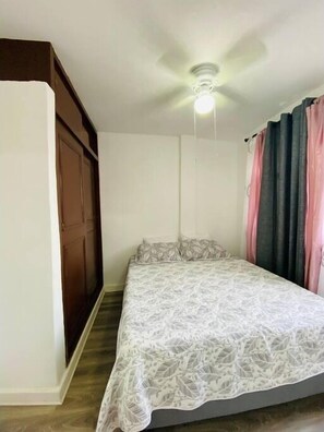 2 bedrooms, iron/ironing board, Internet