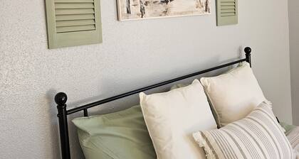 Fully Furnished 1-bedroom apartment in the medical district of charming Lufkin