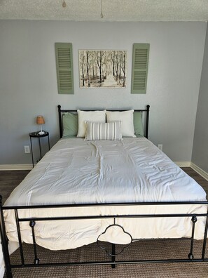 1 bedroom, bed sheets