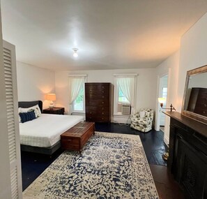 3 habitaciones, escritorio, tabla de planchar con plancha y wifi gratis