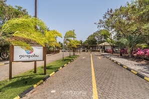 Property grounds - Comfortable Apartment w Pool in Guarajuba Gch0201 (Camaçari)