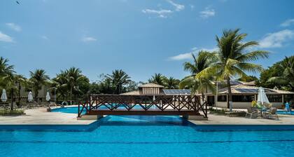 Comfortable Apartment w Pool in Guarajuba Gch0201