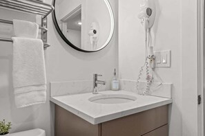 Een douche, een haardroger