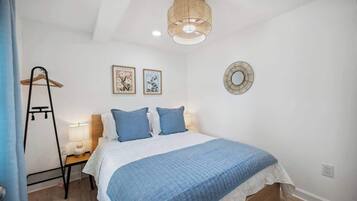 2 bedrooms, iron/ironing board, travel cot, WiFi