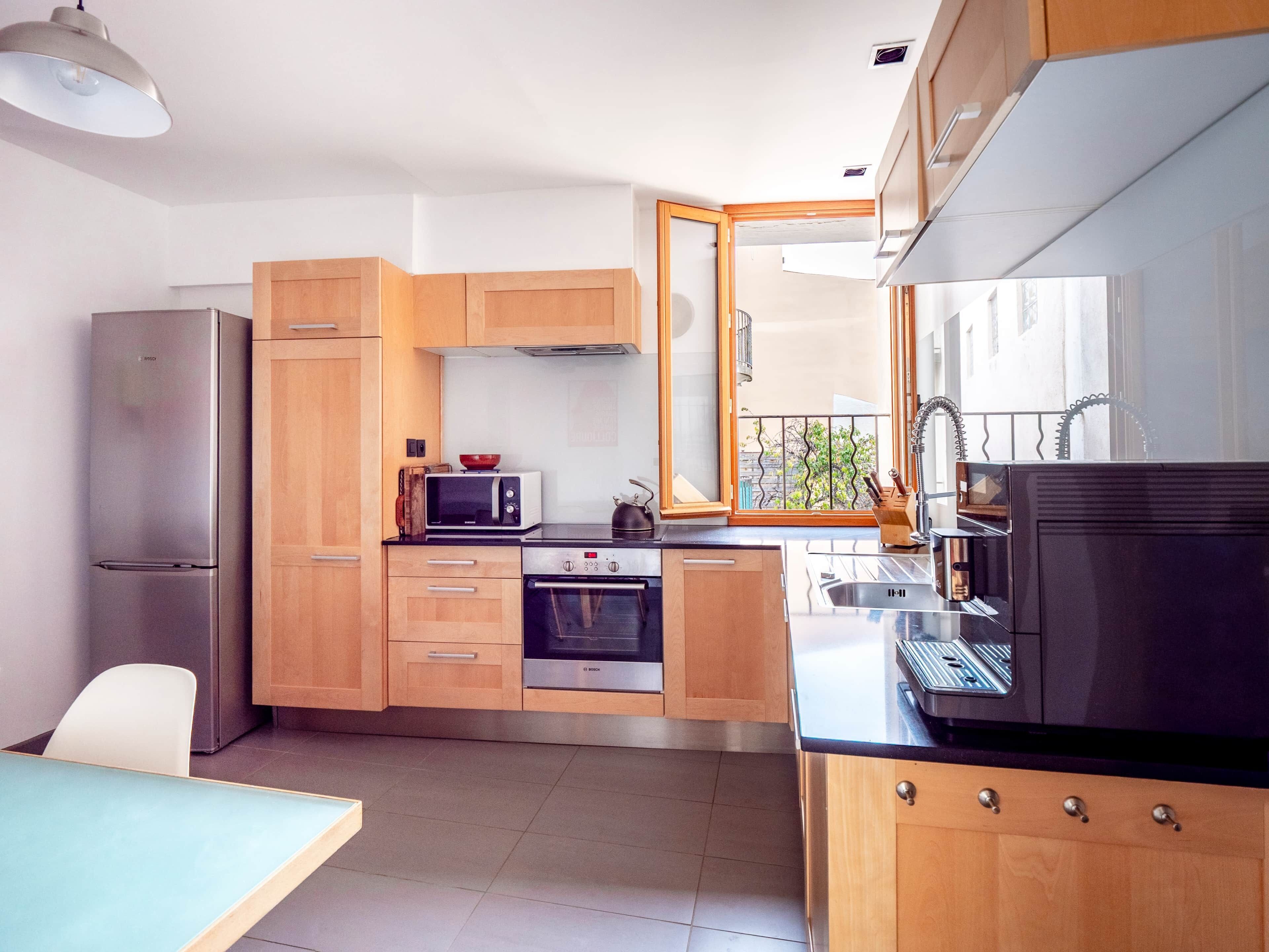 Fridge, microwave, oven, cookware/dishes/utensils