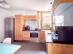 Fridge, microwave, oven, cookware/dishes/utensils