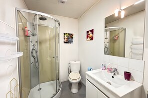Handdukar och toalettpapper