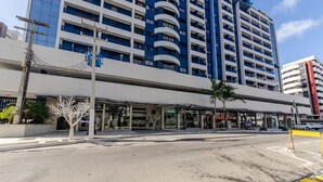 A multi-story hotel with a modern facade, a covered entrance, and a visible parking area. - Studio w/ Pool 300m From the Beach- Maceio Eti0724 (Maceió)