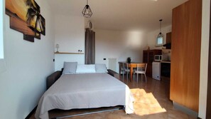 2 bedrooms, iron/ironing board, travel crib, free WiFi