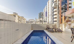 حمّام سباحة خارجي