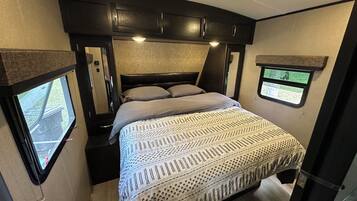 1 bedroom, internet, bed sheets