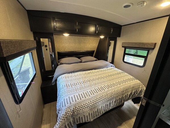 1 bedroom, internet, bed sheets