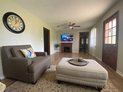 Cozy Peacock House in quiet neighborhood in Jackson