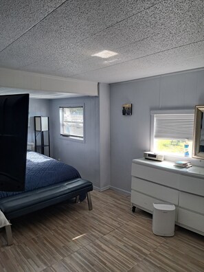 2 bedrooms, in-room safe, desk, iron/ironing board