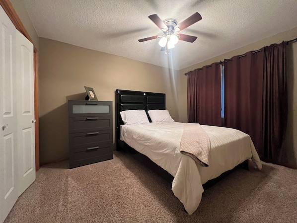 Iron/ironing board, internet, bed sheets