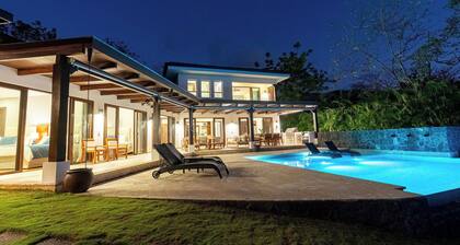 Luxury Beachfront Villa with Direct Beach Access. Hacienda Pinilla. Tamarindo.