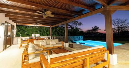Luxury Beachfront Villa with Direct Beach Access. Hacienda Pinilla. Tamarindo.