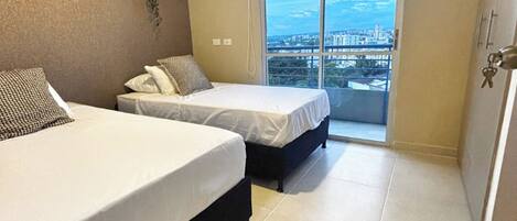 Mörkläggningsgardiner, strykjärn/strykbräda och gratis wi-fi