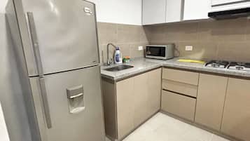 Microwave, stovetop, cookware/dishes/utensils
