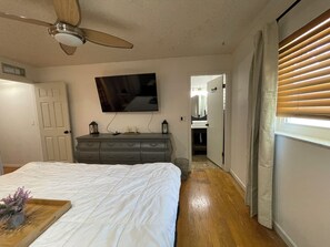 2 عدّة غرف نوم ومكواة/لوح كي وواي فاي وملاءات أسرّة