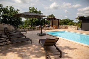 A heated pool - Le Rocal, close to Monbazillac in the shadow of Bergerac (Pomport)