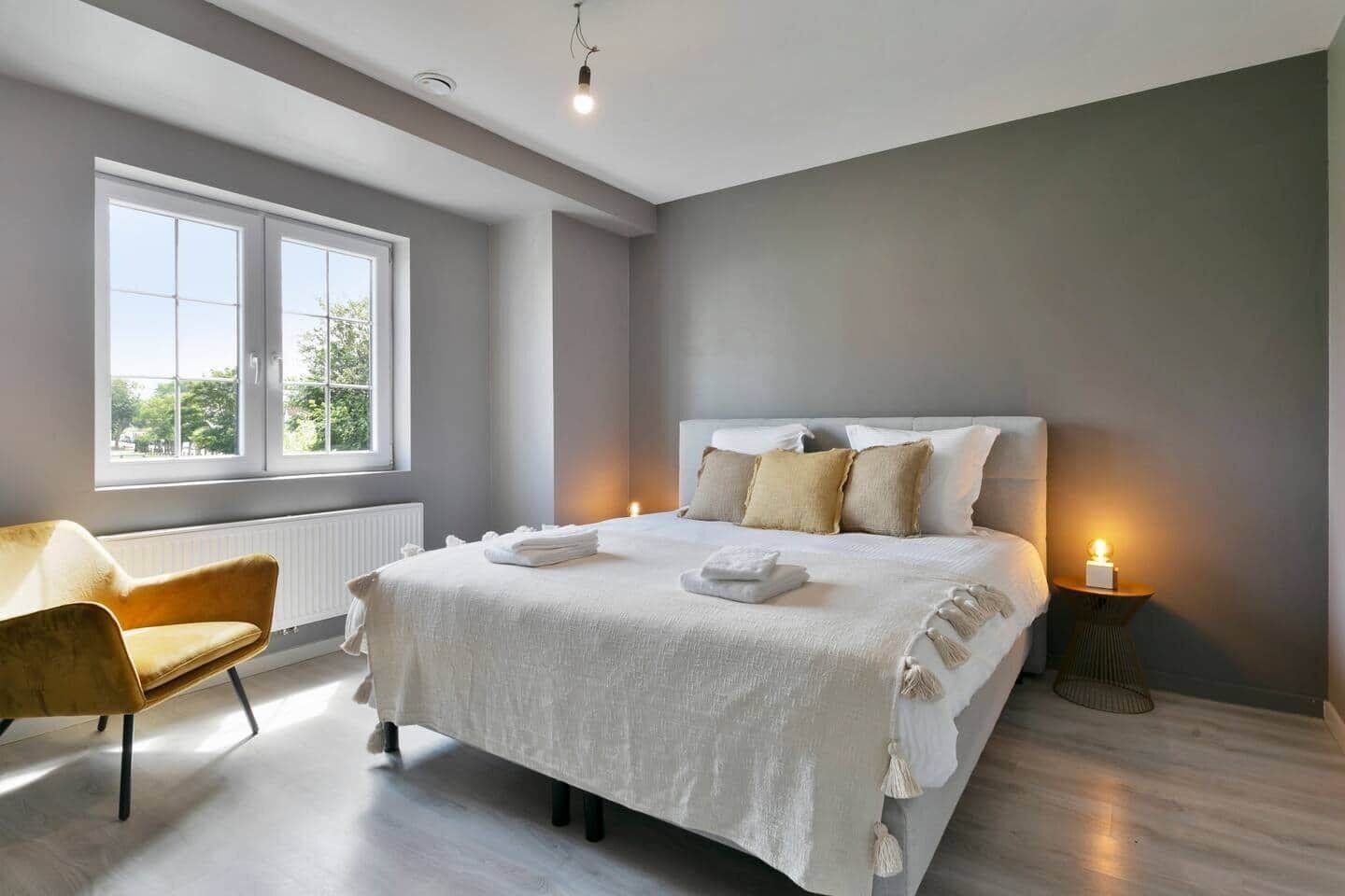 3 slaapkamers, een strijkplank/strijkijzer, wifi, beddengoed