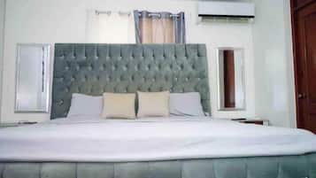 3 bedrooms, internet, bed sheets