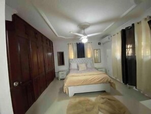2 多间卧室、上网接入、床单