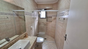 Family Apartment, Lanai, Beach View | Bathroom