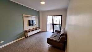 Family Apartment, Lanai, Beach View | Living room