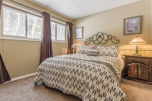 2 bedrooms, WiFi, bed sheets - Chalet Village D2 (Brian Head)