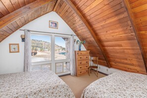 4 bedrooms, WiFi, bed sheets - Massie Cabin (Brian Head)