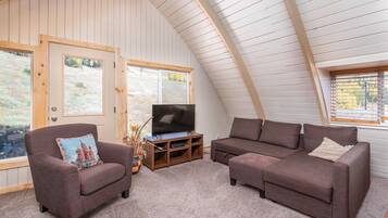 TV, fireplace, DVD player