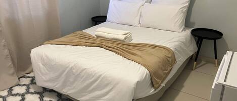 1 slaapkamer, een strijkplank/strijkijzer, wifi, beddengoed