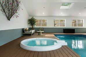 屋内プール、温水プール