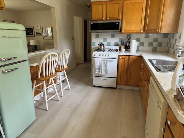 Microwave, stovetop, dishwasher